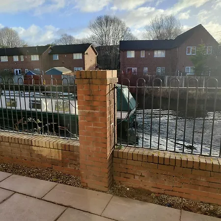 New 2 Bedroom In - Stretford - Old Trafford Close To Football-cricket Ground & Centre Apartment