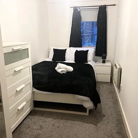 2 Bedroom City Center Apartment *