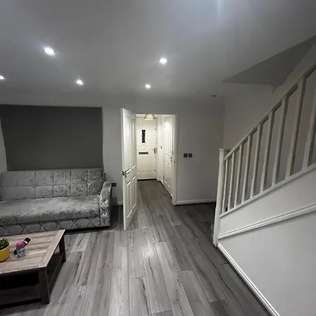 Apartment Executive 3 Bedroom House *