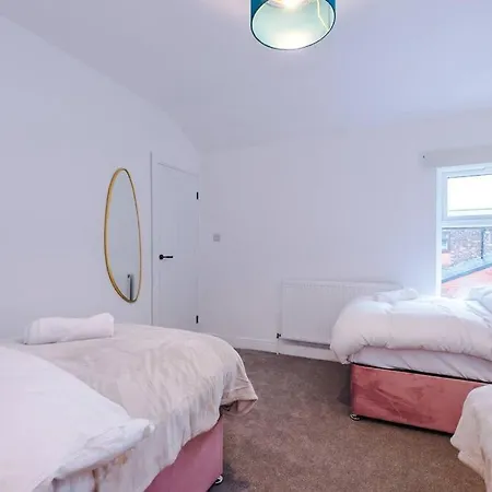 5 Bed Salford Sanctuary Retreat بيت للعطل