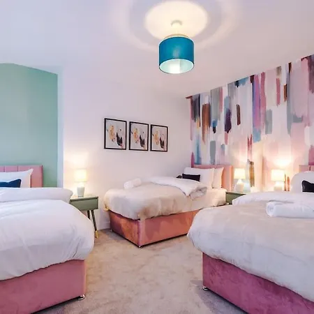 بيت للعطل 5 Bed Salford Sanctuary Retreat