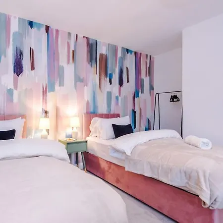 5 Bed Salford Sanctuary Retreat بيت للعطل *