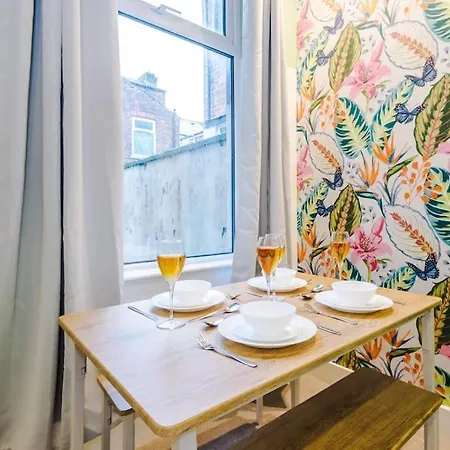 بيت للعطل 5 Bed Salford Sanctuary Retreat