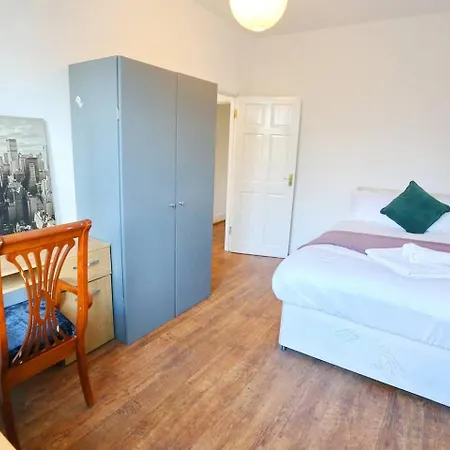 3x Parking Opposite Park Walk To Salford Uni Pass The Keys *