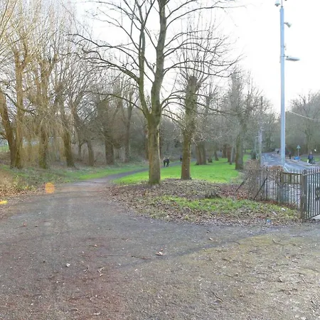 3x Parking Opposite Park Walk To Salford Uni Pass The Keys