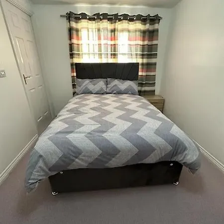 Spacious & Lovely 4 Bedroom In 펜션