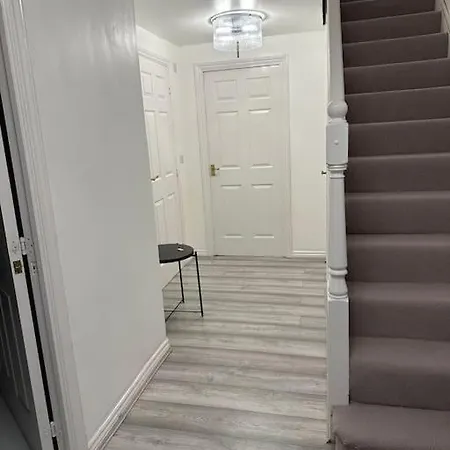 펜션 Spacious & Lovely 4 Bedroom In