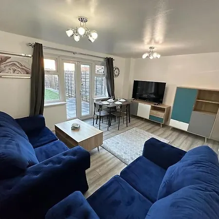 펜션 Spacious & Lovely 4 Bedroom In