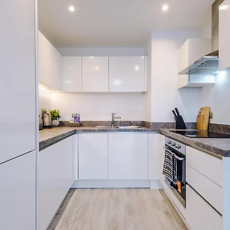 Apartamento Athena Suite: Mdn 2bd W/ Roof Terrace