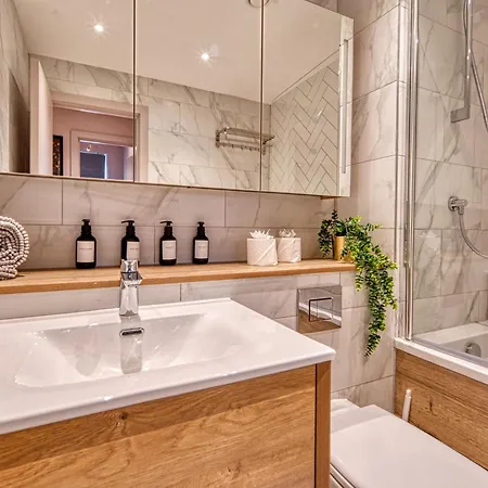 Centre 3 Bedroom #41 شقة مانشستر