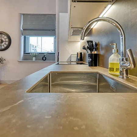Centre 3 Bedroom #41 شقة مانشستر