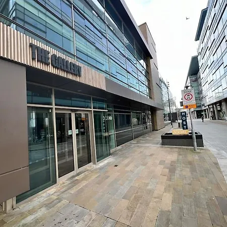 Spacious 2 Bedroom Flat Stunning Waterside View Daire Manchester