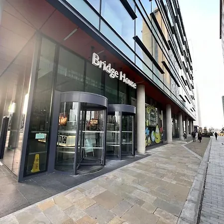 Spacious 2 Bedroom Flat Stunning Waterside View Daire *