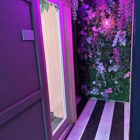 Manchester's Only Private Party For 12 With Makeup 公寓式酒店 3*