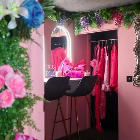 Manchester's Only Themed Slumber Party For 8 With Makeup アパート マンチェスター