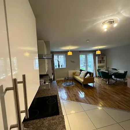 5 Bedroom House Manchester