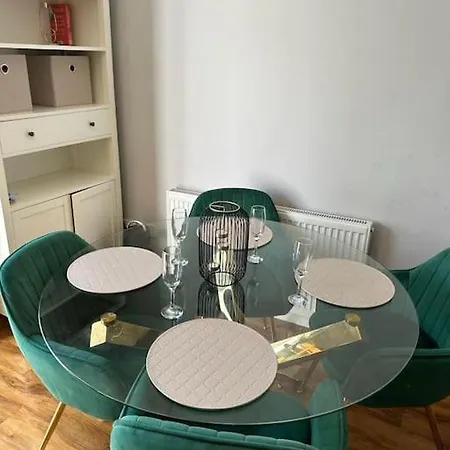 5 Bedroom House * Manchester