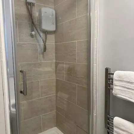 5 Bedroom House Manchester