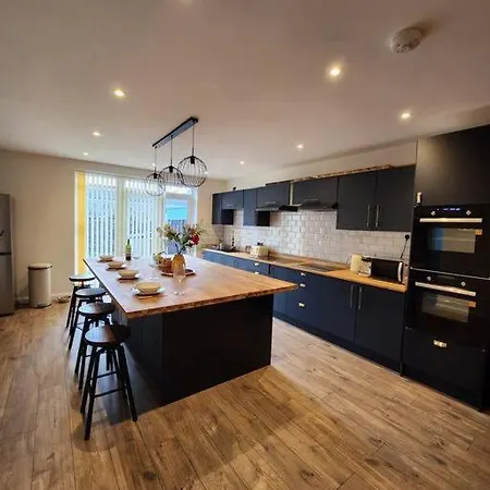 Newly Renovated 5 Bed + 5 Bath! * Manchester