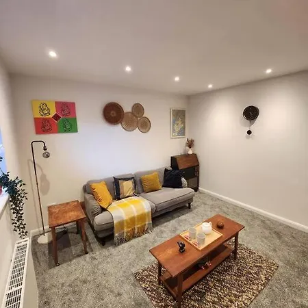 Newly Renovated 5 Bed + 5 Bath!