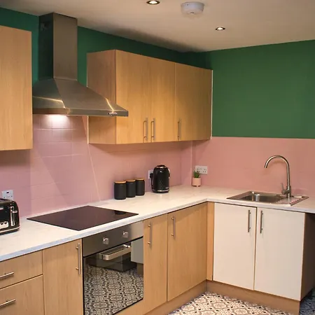 Spacious 2bdr By Torr Group Short Lets & Serviced With Free Underground Allocated Parking Daire