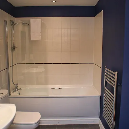 Daire Spacious 2bdr By Torr Group Short Lets & Serviced With Free Underground Allocated Parking Manchester