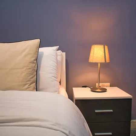 Spacious 2bdr By Torr Group Short Lets & Serviced With Free Underground Allocated Parking Daire