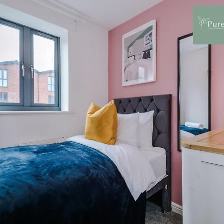 Feriehus Stylish Five Bedroom House By Purestay Short & Serviced Free Parking Manchester