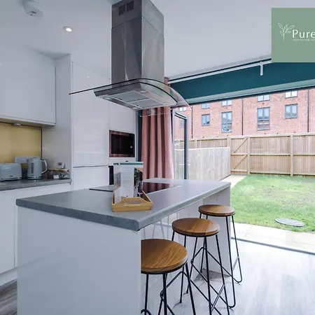 Feriehus Stylish Five Bedroom House By Purestay Short & Serviced Free Parking *