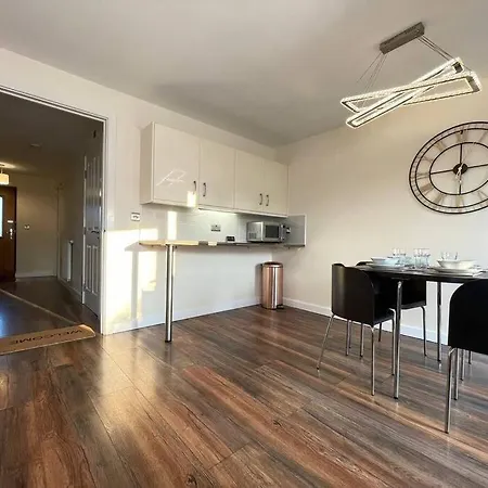 Stylish In Vibrant Salford, Manchester!