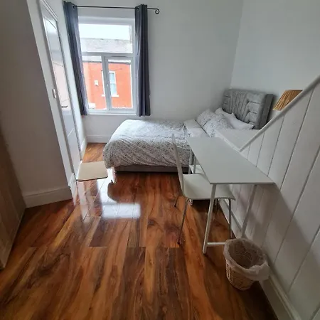 Guest house Scotland Street, Newton Heath