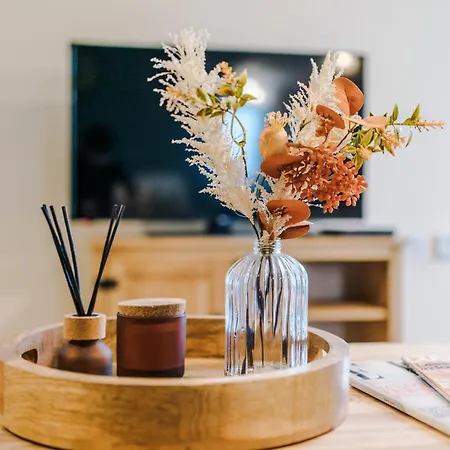 Beautiful House Near Etihad With Free Wifi & Parking- Sleeps 6 By Purestay 펜션 *