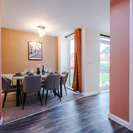 펜션 Beautiful House Near Etihad With Free Wifi & Parking- Sleeps 6 By Purestay 맨체스터