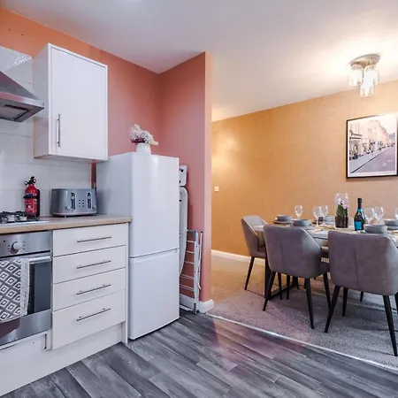 펜션 Beautiful House Near Etihad With Free Wifi & Parking- Sleeps 6 By Purestay 맨체스터