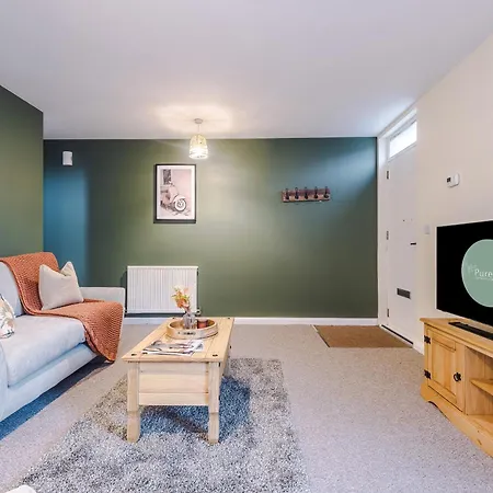 펜션 Beautiful House Near Etihad With Free Wifi & Parking- Sleeps 6 By Purestay *