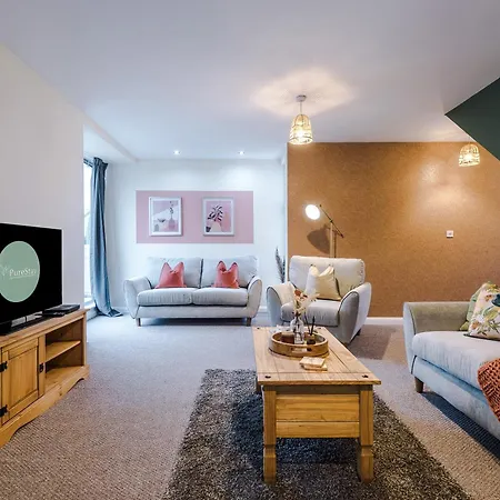 Beautiful House Near Etihad With Free Wifi & Parking- Sleeps 6 By Purestay * 맨체스터