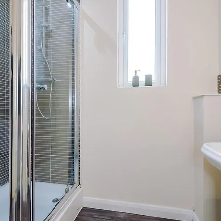 Beautiful House Near Etihad With Free Wifi & Parking- Sleeps 6 By Purestay 맨체스터