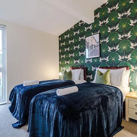 Beautiful House Near Etihad With Free Wifi & Parking- Sleeps 6 By Purestay *