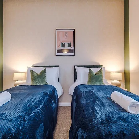 펜션 Beautiful House Near Etihad With Free Wifi & Parking- Sleeps 6 By Purestay
