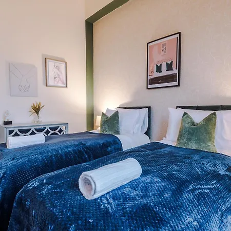 Beautiful House Near Etihad With Free Wifi & Parking- Sleeps 6 By Purestay 펜션 맨체스터
