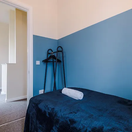 펜션 Beautiful House Near Etihad With Free Wifi & Parking- Sleeps 6 By Purestay *