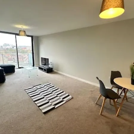 Large 2 Bed With Balcony And Sofa Bed Sleeps 6 Daire Manchester