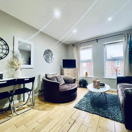 Lovely 3 Dbl Bed Апартаменты