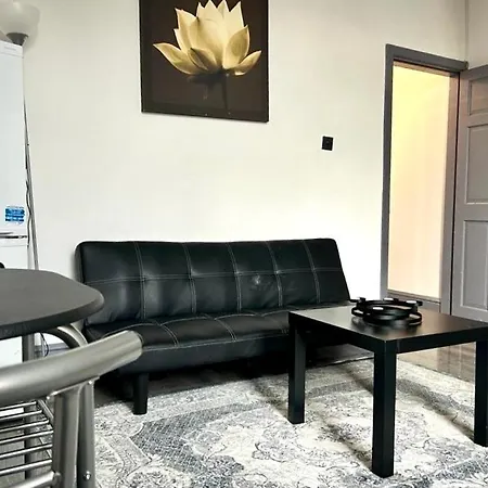 3 Bedroom Fully Equipped House With Garden Manchester