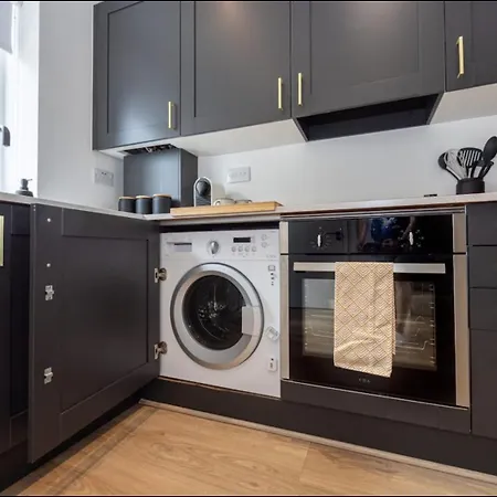 Elegance Retreat - 2 Bed With Parking Feriehus