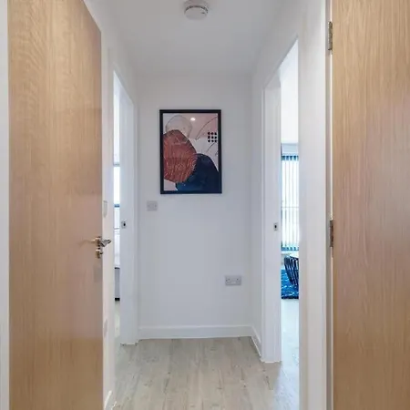 Stylish & Spacious Salford Quays One Bedroom High Floor With Balcony