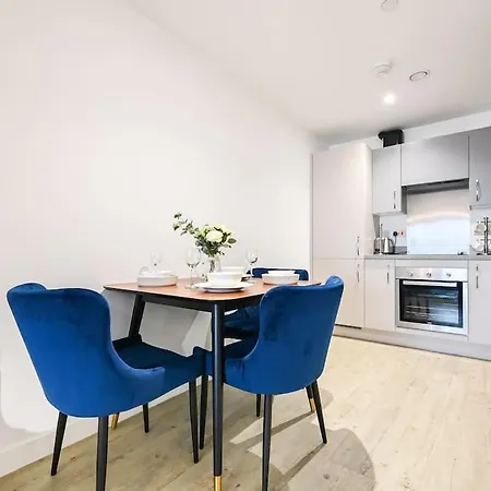 شقة Stylish & Spacious Salford Quays One Bedroom High Floor With Balcony