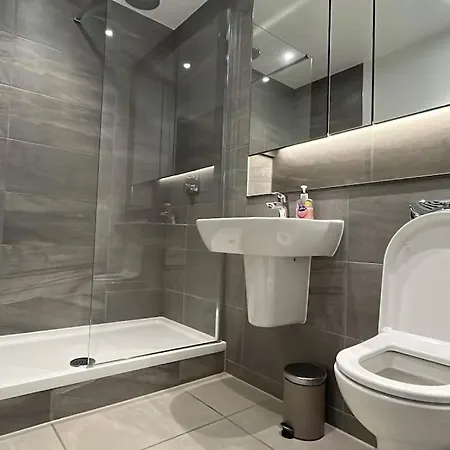 アパート Luxury 2 Bedroom In マンチェスター