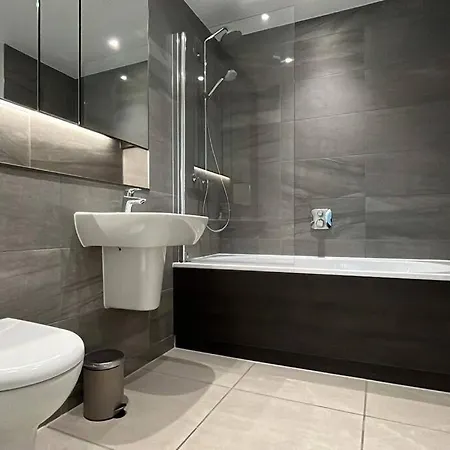 Luxury 2 Bedroom In *
