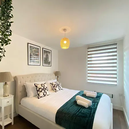 By Bevolve - Centre Apartment Manchester